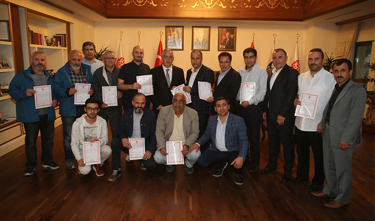 Yıllardır çözülemeyen tapu sorununu Başkan Aydın çözdü Yıllardır çözülemeyen tapu sorununu Başkan Aydın çözdü