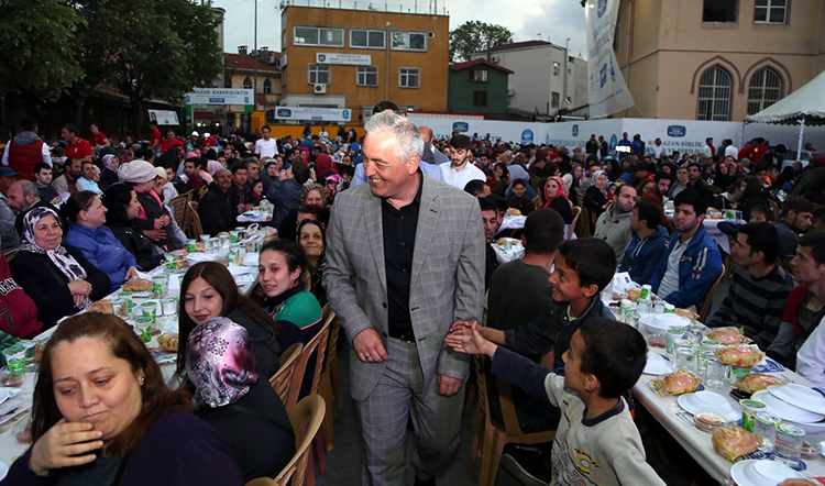 Ramazan coşkusu Eyüp'ün her köşesinde yaşanıyor Ramazan coşkusu Eyüp'ün her köşesinde yaşanıyor