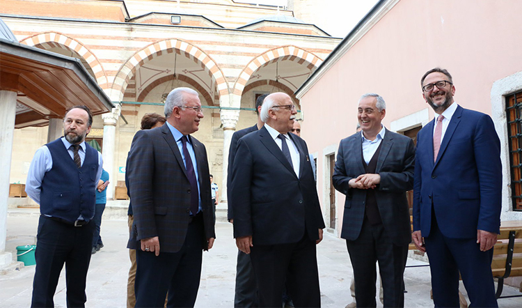 Bakan Avcı'dan Başkan Aydın'a tebrik Bakan Avcı'dan Başkan Aydın'a tebrik
