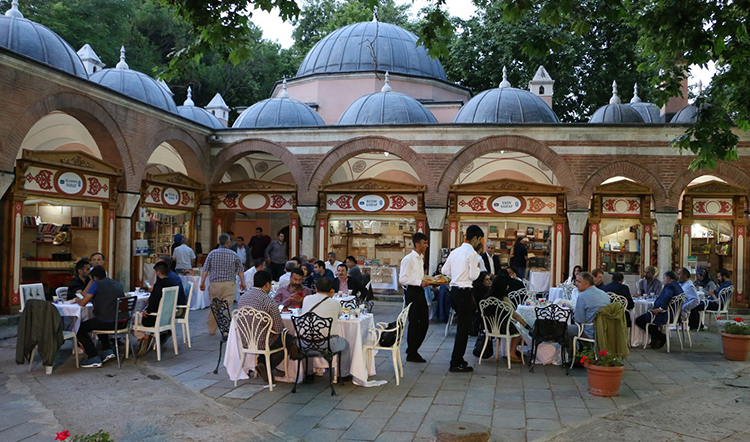Eyüp Belediyesi'nden basın mensuplarına iftar Eyüp Belediyesi'nden basın mensuplarına iftar