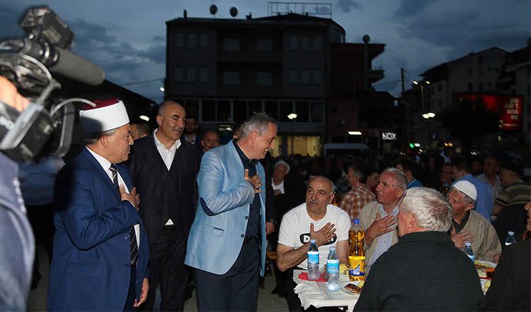 Eyüp'ten Gostivar'a “Kardeşlik iftarı” Eyüp'ten Gostivar'a “Kardeşlik iftarı”