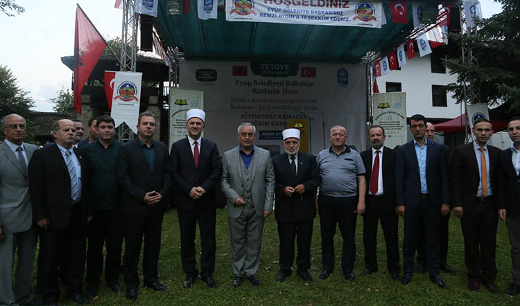 500 yıllık tekkede Evlad-ı Fatihan'la iftar yaptılar 500 yıllık tekkede Evlad-ı Fatihan'la iftar yaptılar