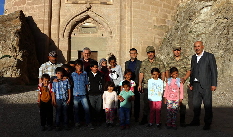 “Eyüp Sultan ile Gürpınar'ın kardeşliği tescillendi” “Eyüp Sultan ile Gürpınar'ın kardeşliği tescillendi”