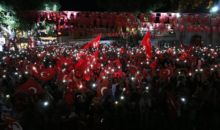 Eyüp 15 Temmuz'da yine tek vücut oldu Eyüp 15 Temmuz'da yine tek vücut oldu