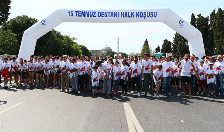 15 Temmuz'da şehitler için koştular 15 Temmuz'da şehitler için koştular