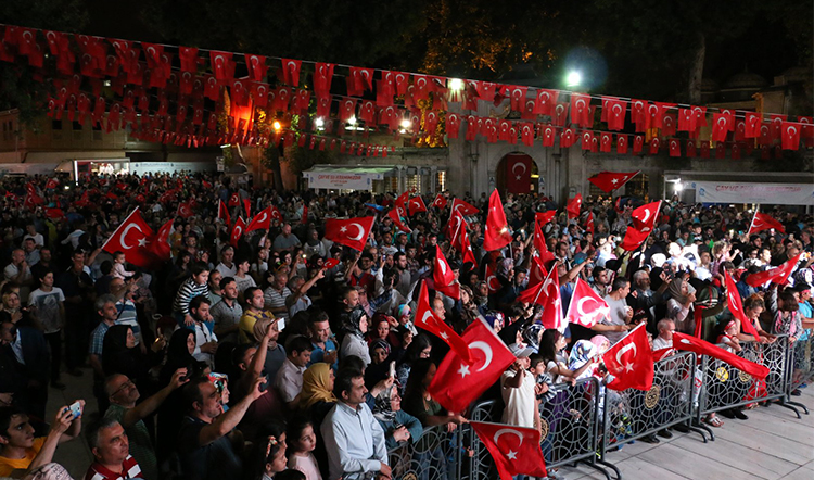 Eyüplüler ikinci günde de meydanı doldurdu Eyüplüler ikinci günde de meydanı doldurdu
