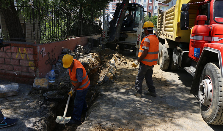 Eyüp'te havai hatlar yer altına alınıyor Eyüp'te havai hatlar yer altına alınıyor