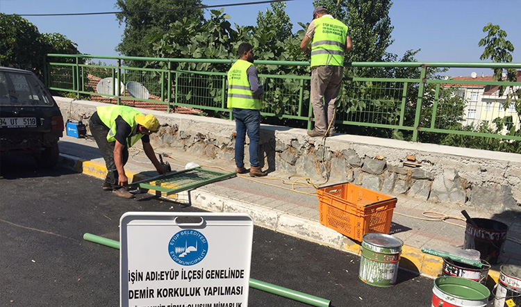 Eyüp'te merdiven ve korkuluk çalışmaları devam ediyor Eyüp'te merdiven ve korkuluk çalışmaları devam ediyor