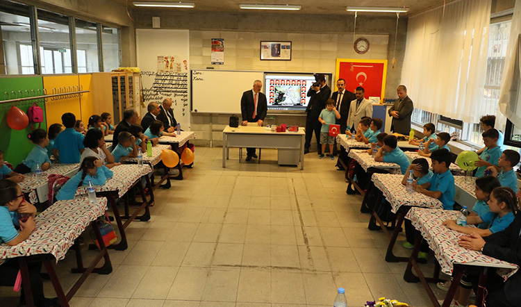 İlk ders zili çaldı İlk ders zili çaldı