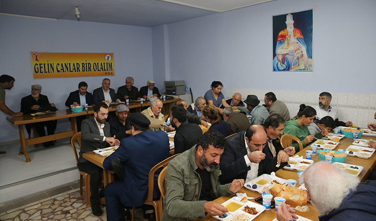 “Bu lokmalar birliğimizi ve beraberliğimizi kuvvetlendirsin” “Bu lokmalar birliğimizi ve beraberliğimizi kuvvetlendirsin”