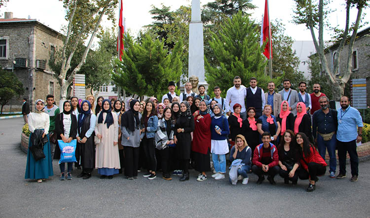 Simurg'un gençleri, Darülaceze'nin çınarlarını ziyaret etti Simurg'un gençleri, Darülaceze'nin çınarlarını ziyaret etti