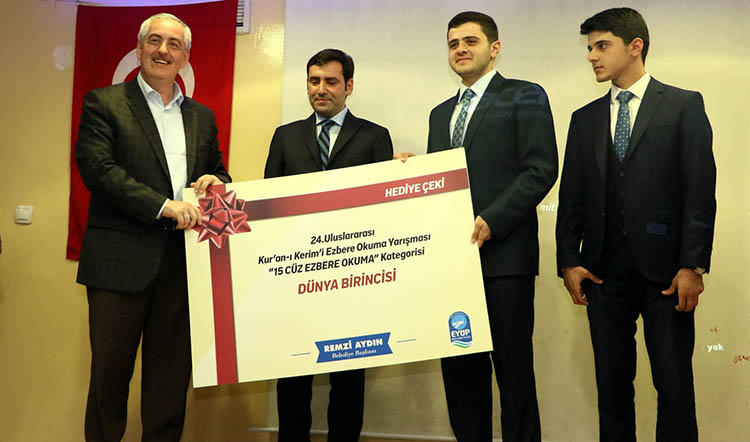 Dünya birincisi kardeşlere Başkan Aydın'dan ödül Dünya birincisi kardeşlere Başkan Aydın'dan ödül