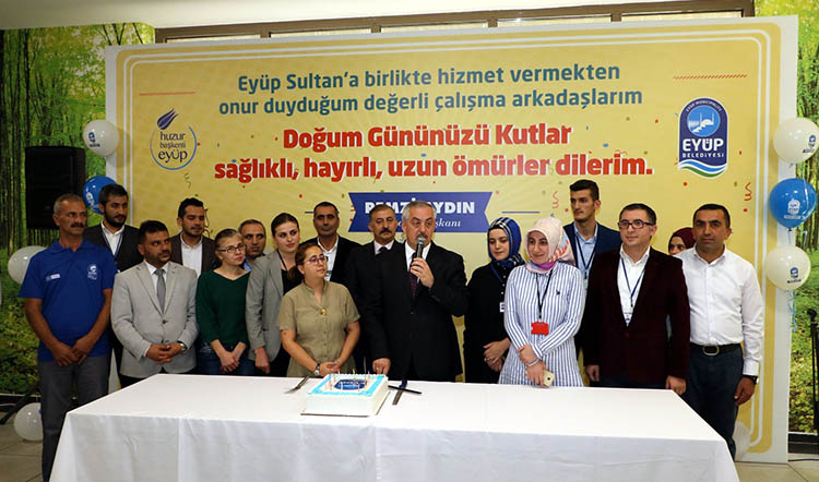 Personele doğum günü sürprizi Personele doğum günü sürprizi
