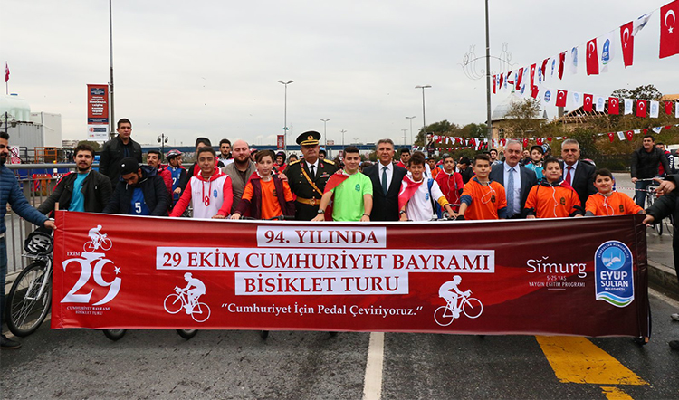 Eyüpsultan'da 250 kişi Cumhuriyet için pedal çevirdi Eyüpsultan'da 250 kişi Cumhuriyet için pedal çevirdi