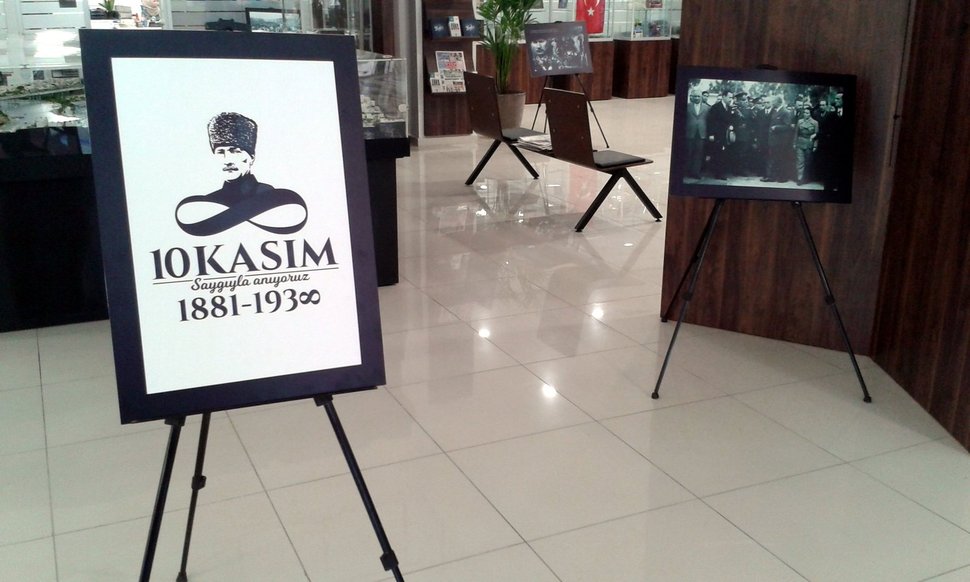 Eyüpsultan Belediyesinde “10 Kasım” sergisi Eyüpsultan Belediyesinde “10 Kasım” sergisi