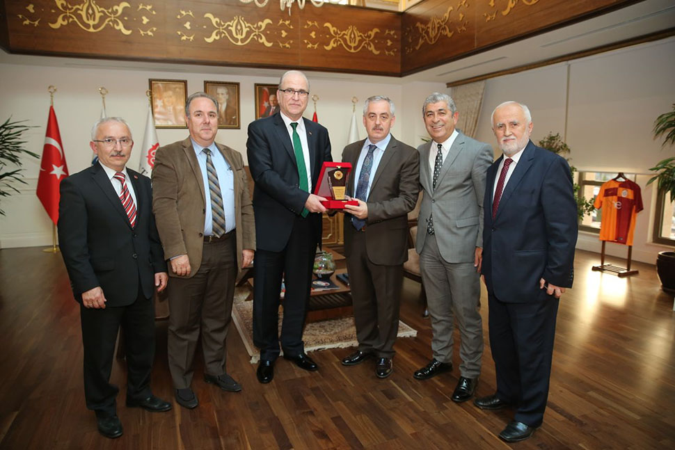 Eyüpsultan'ın muhtarlarından Başkan Remzi Aydın'a plaket Eyüpsultan'ın muhtarlarından Başkan Remzi Aydın'a plaket