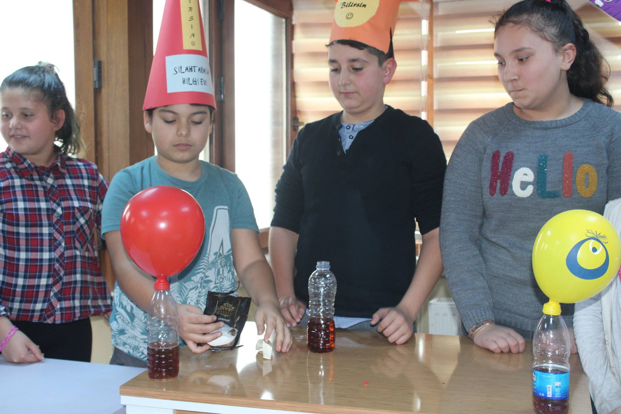 Simurg'da nefessiz balon şişirme deneyi Simurg'da nefessiz balon şişirme deneyi