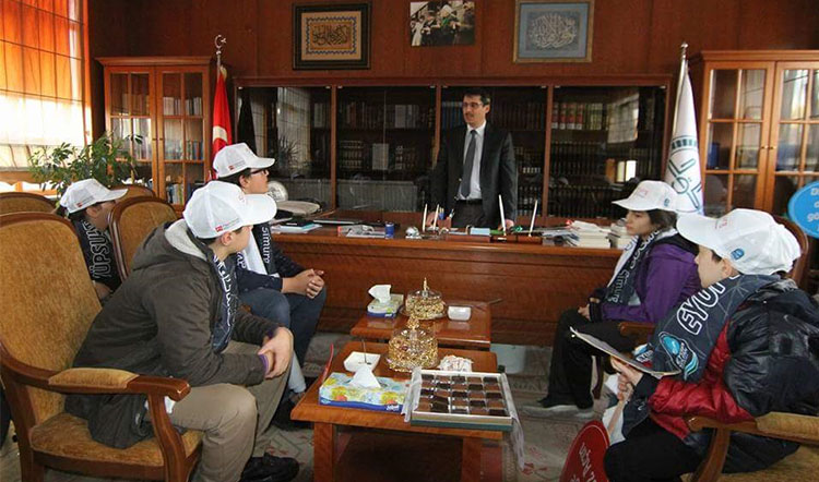 Alibeyköy Bilgi Evi öğrencilerinden Müftü Mustafa Mesten'e ziyaret Alibeyköy Bilgi Evi öğrencilerinden Müftü Mustafa Mesten'e ziyaret