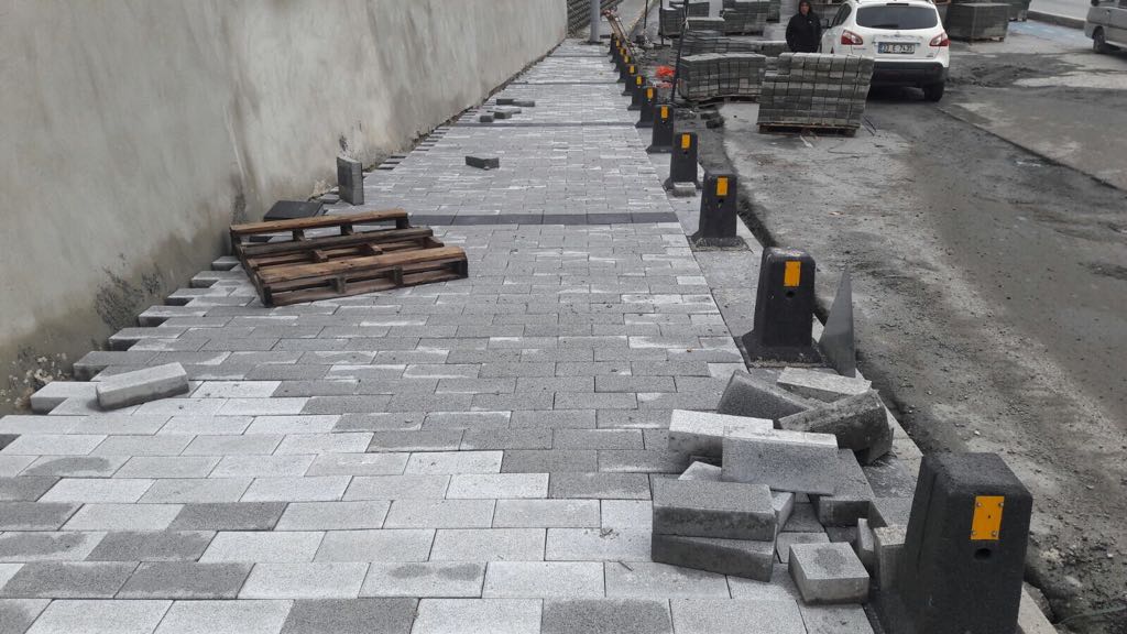 Girne caddesinde çalışmalar devam ediyor Girne caddesinde çalışmalar devam ediyor