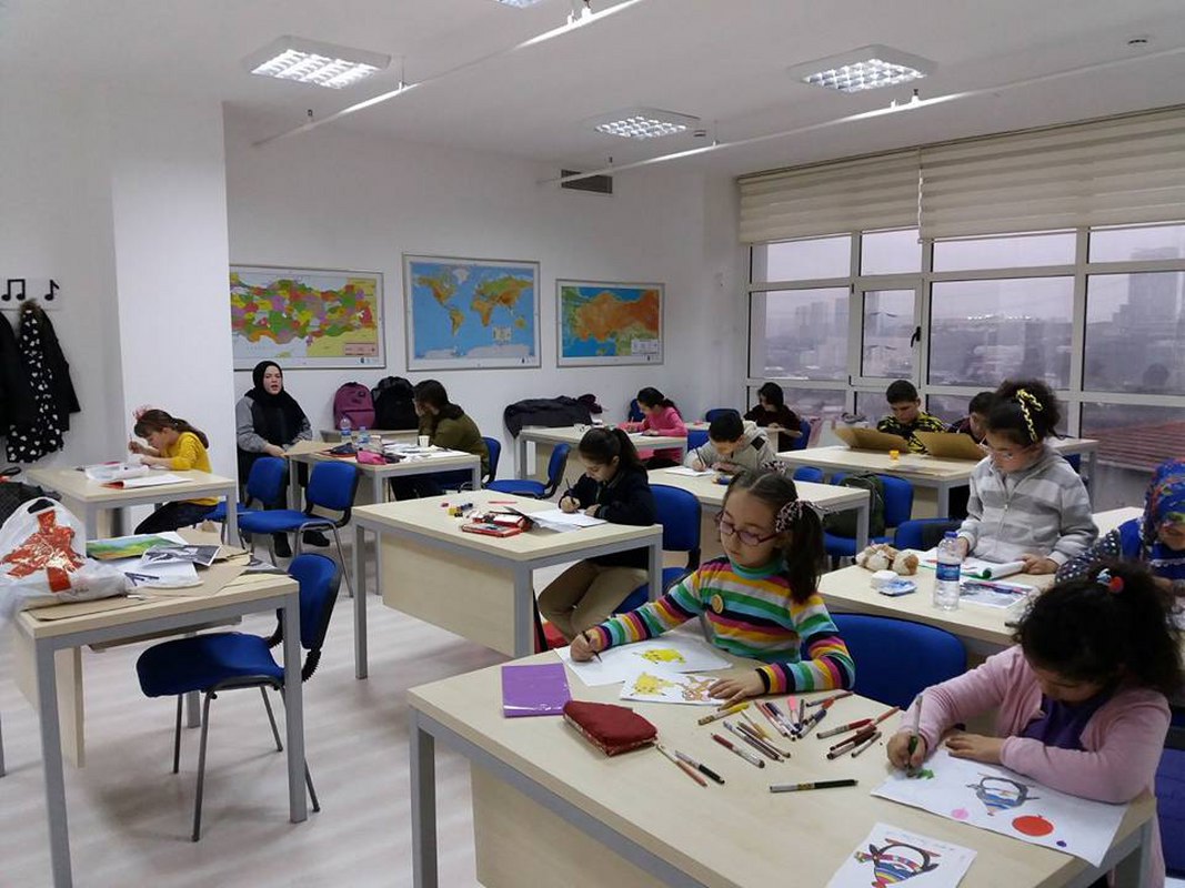 Simurg'lu ressamlar atölye çalışmalarında Simurg'lu ressamlar atölye çalışmalarında