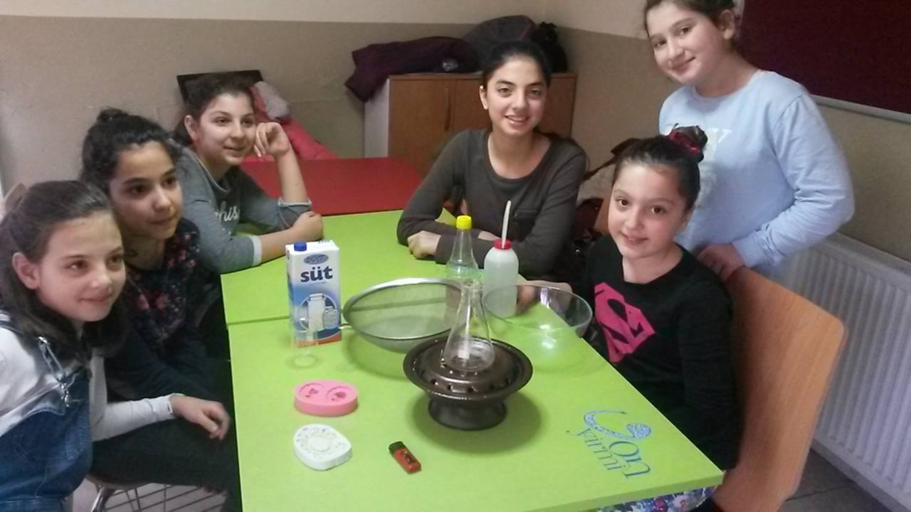 Simurg öğrencileri organik plastik üretti Simurg öğrencileri organik plastik üretti