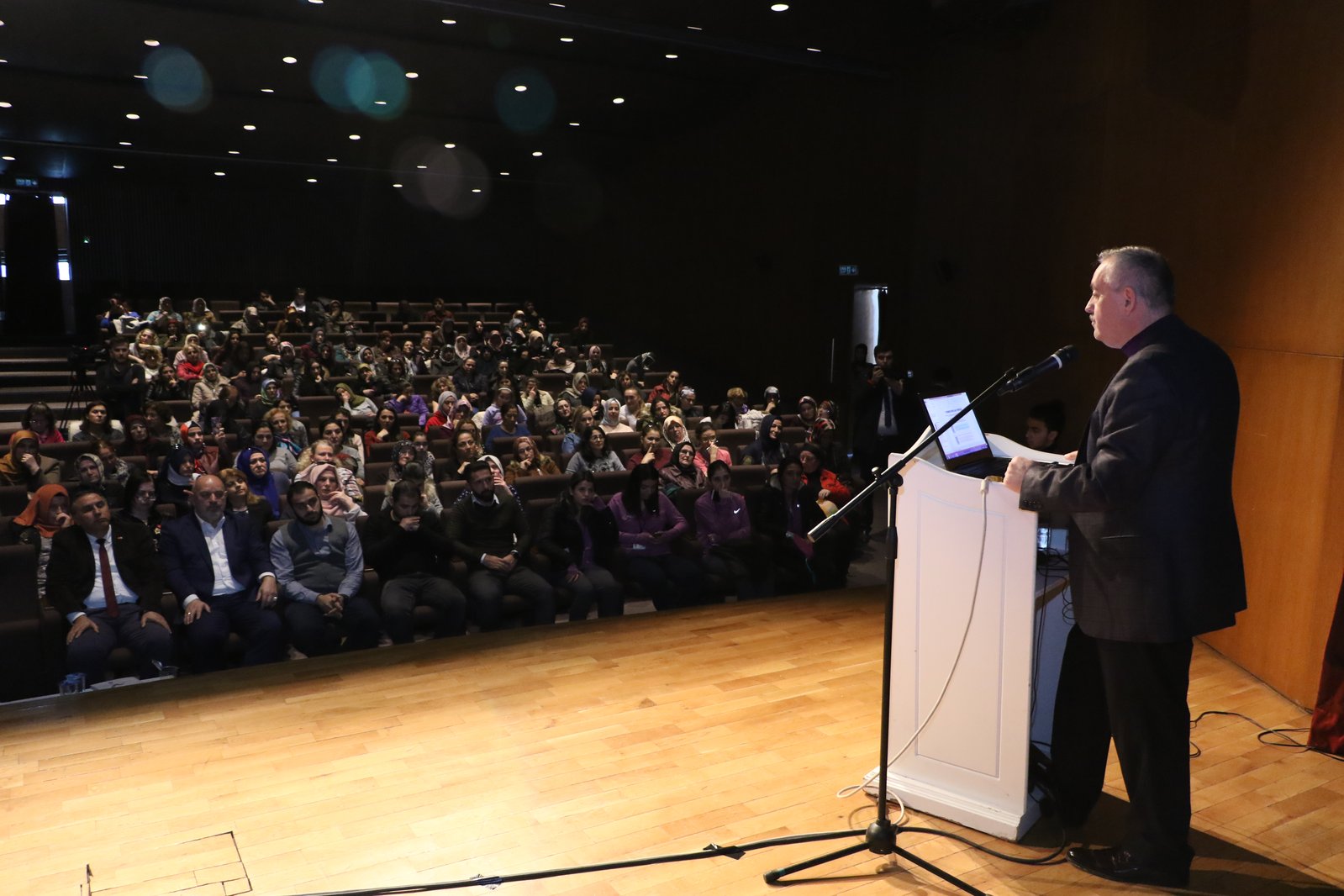 Eyüpsultanlılara "Hareketli Yaşam ve Sporda Beslenme" semineri Eyüpsultanlılara "Hareketli Yaşam ve Sporda Beslenme" semineri