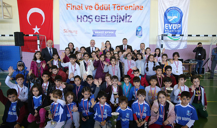 Geleneksel Çocuk Oyunları Eyüpsultan'da unutulmuyor Geleneksel Çocuk Oyunları Eyüpsultan'da unutulmuyor