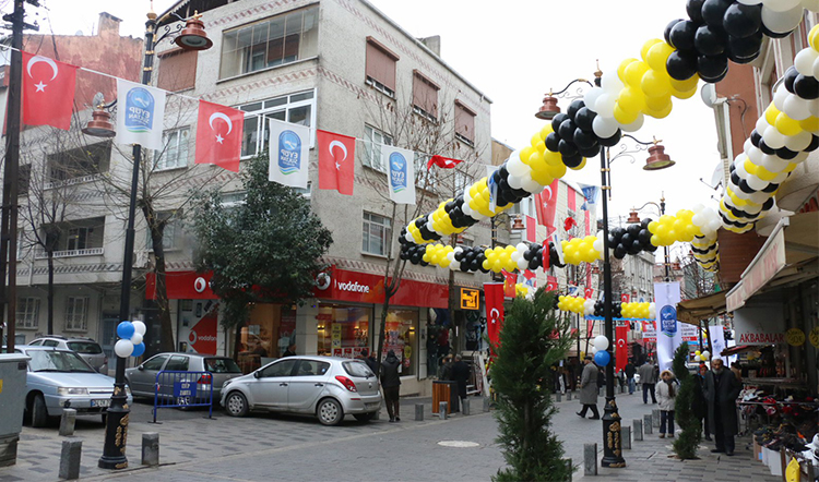 Yenilenen Özlem Çarşısı hizmete açıldı Yenilenen Özlem Çarşısı hizmete açıldı