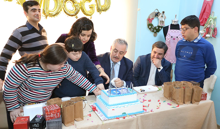 ESER'li gençlere doğum günü kutlaması ESER'li gençlere doğum günü kutlaması