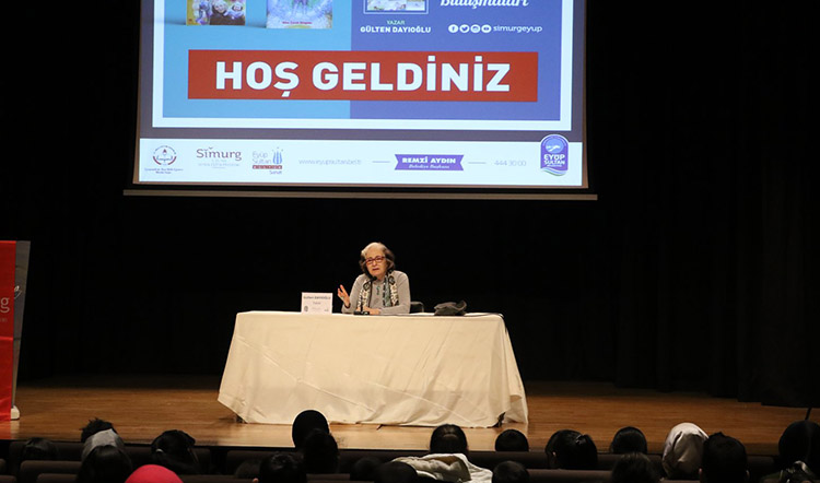 Gülten Dayıoğlu Simurglu çocuklarla bir araya geldi Gülten Dayıoğlu Simurglu çocuklarla bir araya geldi