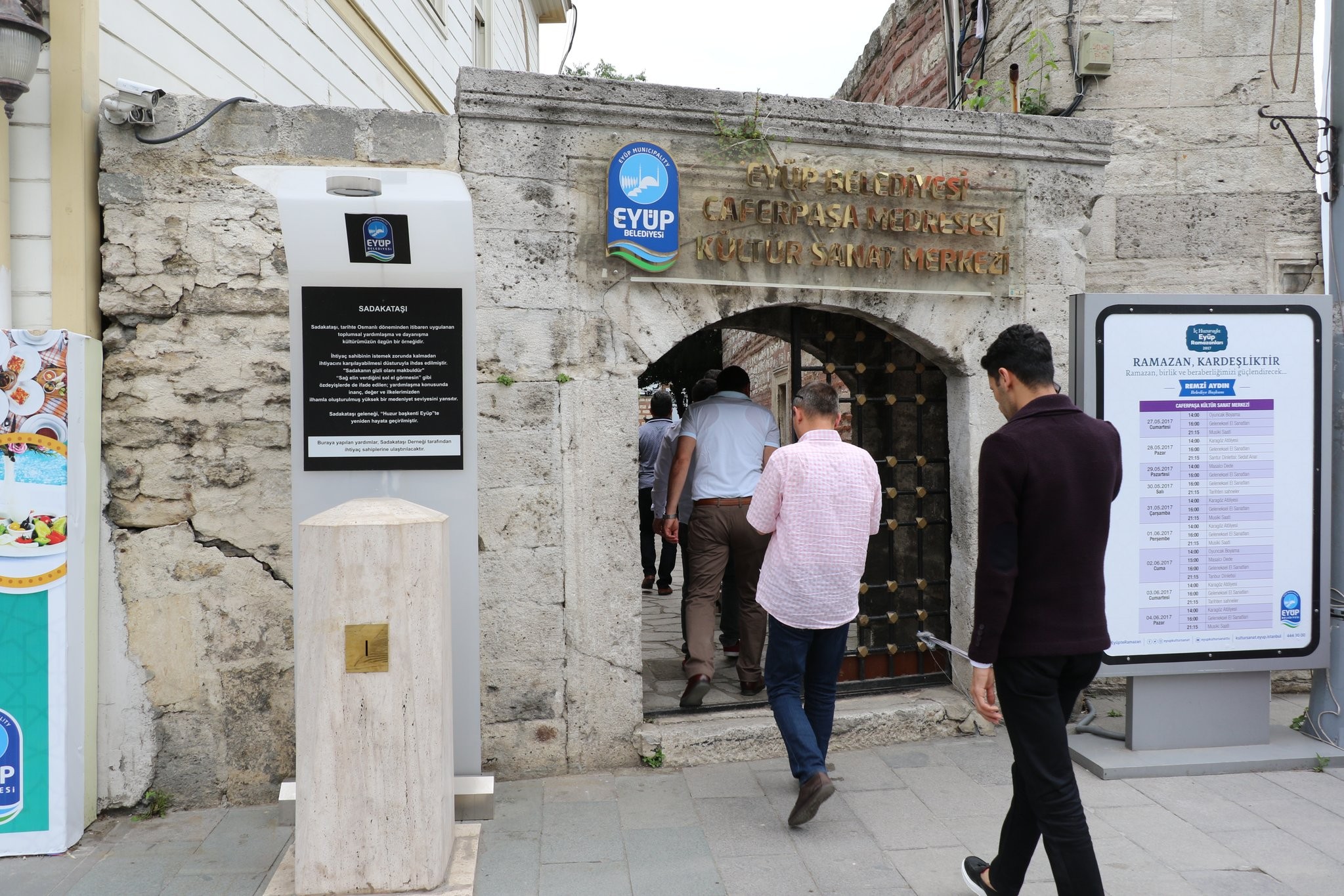 Eyüpsultan Belediyesi, Sadaka Taşı geleneği, Eyüpsultan Belediye Başkanı Remzi Aydın Eyüpsultan Belediyesi, Sadaka Taşı geleneği, Eyüpsultan Belediye Başkanı Remzi Aydın