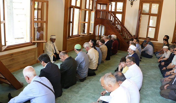 Kaşgari Murtaza Efendi Camii ibadete açıldı Kaşgari Murtaza Efendi Camii ibadete açıldı