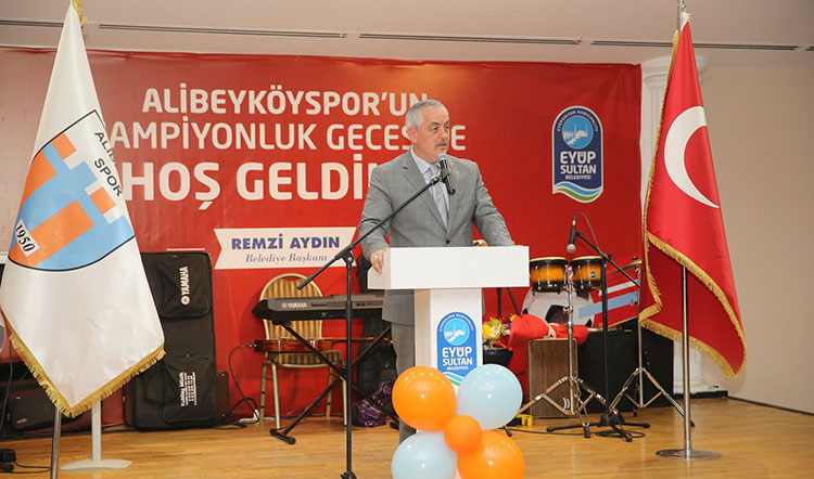 Alibeyköyspor şampiyonluğunu kutladı Alibeyköyspor şampiyonluğunu kutladı