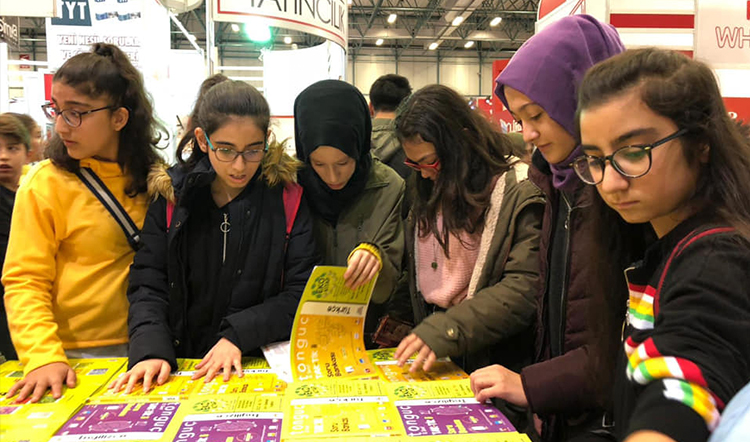 SİMURG öğrencileri TÜYAP Kitap Fuarı'nda yazarlarla buluştu SİMURG öğrencileri TÜYAP Kitap Fuarı'nda yazarlarla buluştu