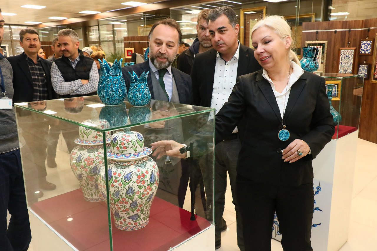 Eyüpsultan Belediyesi Fuaye Alanı, İznik'ten Eyüpsultan'a Çini Sergisi, Sevgi Vardarlı İnal Eyüpsultan Belediyesi Fuaye Alanı, İznik'ten Eyüpsultan'a Çini Sergisi, Sevgi Vardarlı İnal