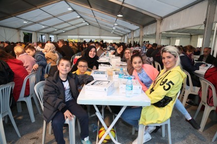 Eyüpsultan Belediyesi, Ebussuud İmam Hatip Ortaokulu, iftar çadırı Eyüpsultan Belediyesi, Ebussuud İmam Hatip Ortaokulu, iftar çadırı