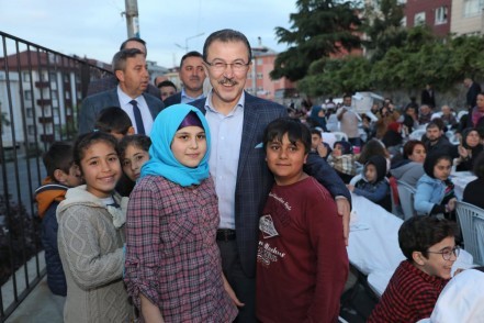 Emniyettepe, açık hava, iftar, Eyüpsultan Belediyesi, Eyüpsultan Belediye Başkanı Deniz Köken Emniyettepe, açık hava, iftar, Eyüpsultan Belediyesi, Eyüpsultan Belediye Başkanı Deniz Köken