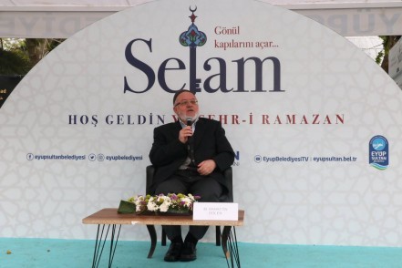 Eyüpsultan Camii Meydanı, sohbet Meclisi, Şevki Bey Cami İmam Hatibi Bahattin Dölen Eyüpsultan Camii Meydanı, sohbet Meclisi, Şevki Bey Cami İmam Hatibi Bahattin Dölen
