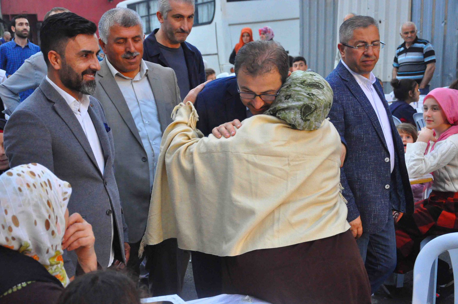 Eyüpsultan Belediyesi, gönül sofraları, Pirinççi Mahallesi, Eyüpsultan Belediye Başkanı Deniz Köken Eyüpsultan Belediyesi, gönül sofraları, Pirinççi Mahallesi, Eyüpsultan Belediye Başkanı Deniz Köken