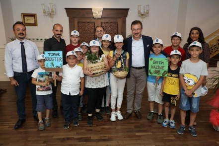 Toprak Berekettir, Üretim Hazine, Yeşilpınar Bilgi Evi, Organik Ürünler, Eyüpsultan Belediye Başkanı Deniz Köken Toprak Berekettir, Üretim Hazine, Yeşilpınar Bilgi Evi, Organik Ürünler, Eyüpsultan Belediye Başkanı Deniz Köken