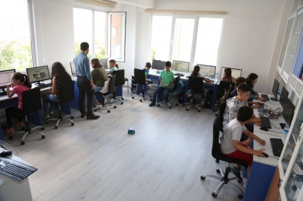 Eyüpsultan Belediyesi, Güzeltepe Aktif Yaşam Merkezi, Robot Okulu Eyüpsultan Belediyesi, Güzeltepe Aktif Yaşam Merkezi, Robot Okulu