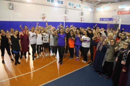 Eyüpsultanlı kadınlar, pilates, zumba, spor, Eyüpsultan Belediye Başkanı Deniz Köken