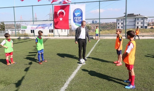 Şair Nabi Öğrencileri Yeni Spor Sahasına Kavuştu Şair Nabi Öğrencileri Yeni Spor Sahasına Kavuştu