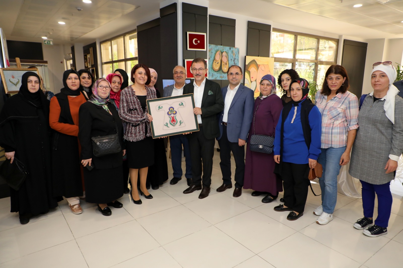 Eyüpsultan Belediyesi Fuaye Alanı, Simurg Velileri Sanat Sergisi, Eyüpsultan Belediye Başkanı Deniz Köken Eyüpsultan Belediyesi Fuaye Alanı, Simurg Velileri Sanat Sergisi, Eyüpsultan Belediye Başkanı Deniz Köken