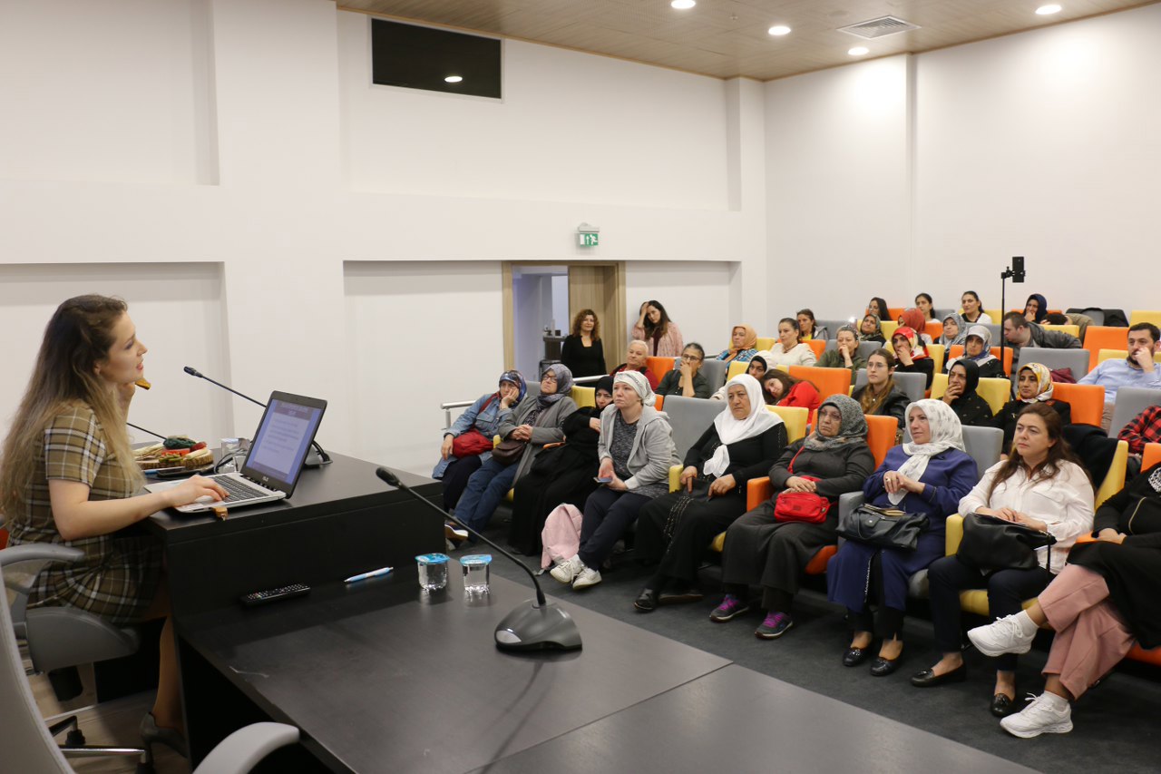 Eyüpsultan Belediyesi, Yeniyüzyıl Üniversitesi Özel Gaziosmanpaşa Hastanesi,  evde, yaşlı ve hasta bakımı eğitimi