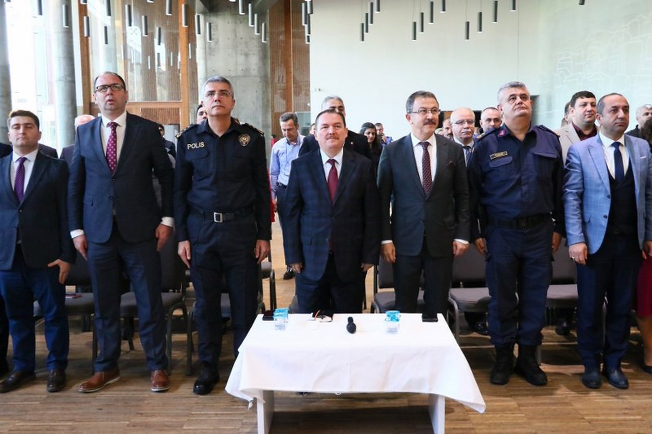 Polis, vatandaş, Eyüpsultan İlçe Kaymakamlığı, Eyüpsultan İlçe Emniyet Müdürlüğü, Huzur Toplantısı Polis, vatandaş, Eyüpsultan İlçe Kaymakamlığı, Eyüpsultan İlçe Emniyet Müdürlüğü, Huzur Toplantısı