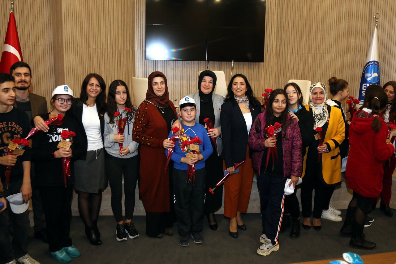 Eyüpsultan Belediyesi, Rami Bilgi Evi öğrencileri, 5 Aralık Dünya Kadın Hakları Günü Eyüpsultan Belediyesi, Rami Bilgi Evi öğrencileri, 5 Aralık Dünya Kadın Hakları Günü