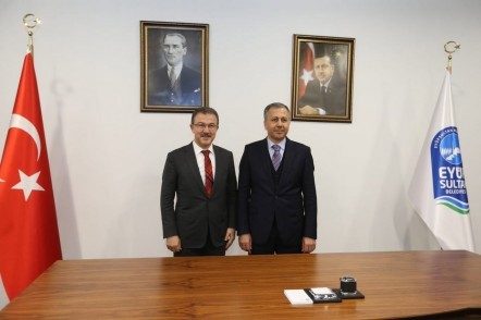 İstanbul Valisi Ali Yerlikaya, Eyüpsultan Belediye Başkanı Deniz Köken, ziyaret