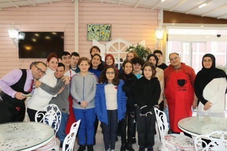 Eyüpsultan Belediyesi Çocuk Meclisi üyeleri, Engelliler Sürekli Eğitim ve Rehberlik Merkezi, ESER Eyüpsultan Belediyesi Çocuk Meclisi üyeleri, Engelliler Sürekli Eğitim ve Rehberlik Merkezi, ESER