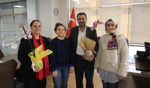 Çocuk Meclisi'nden 10 Ocak Çalışan Gazeteciler Günü Kutlama Ziyareti Çocuk Meclisi'nden 10 Ocak Çalışan Gazeteciler Günü Kutlama Ziyareti